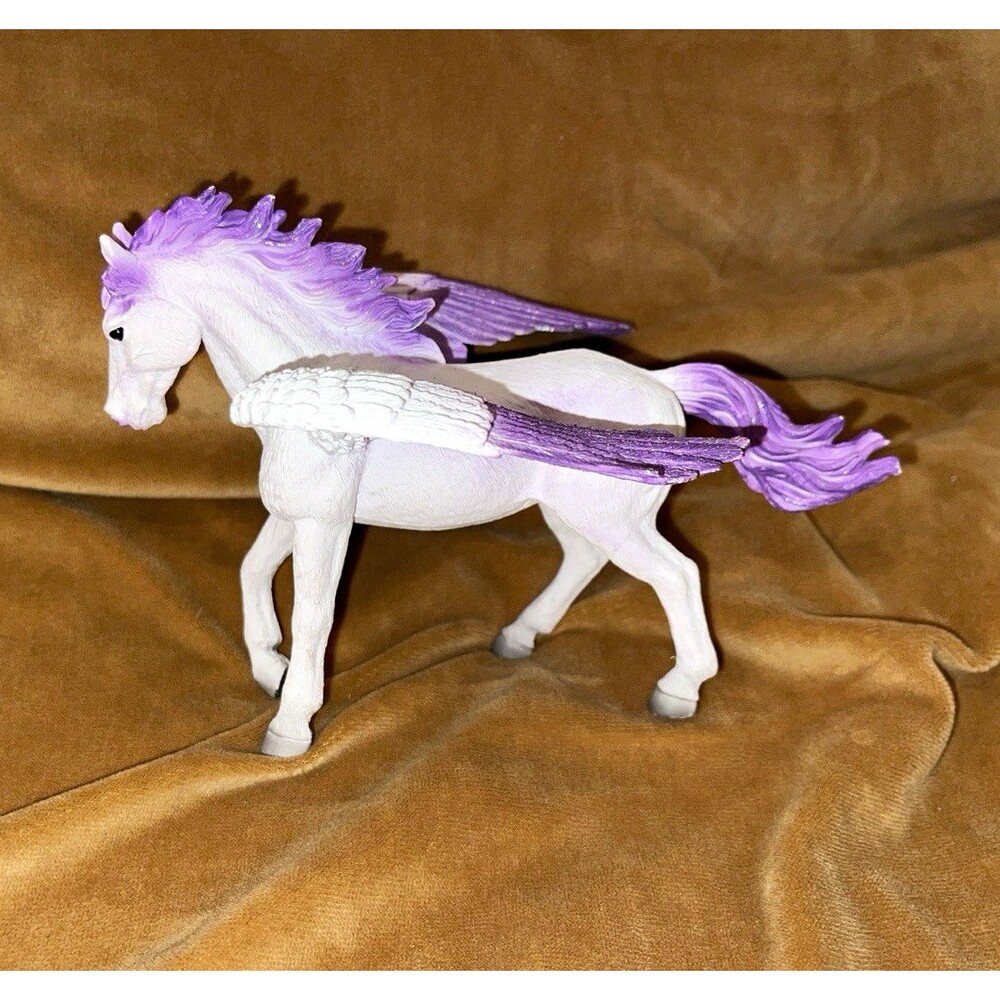 MOJO – Pegasus Lilac Winged Horse Figurine Model - Fantasy Theme